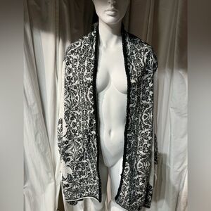 Black and White Patterned Shawl